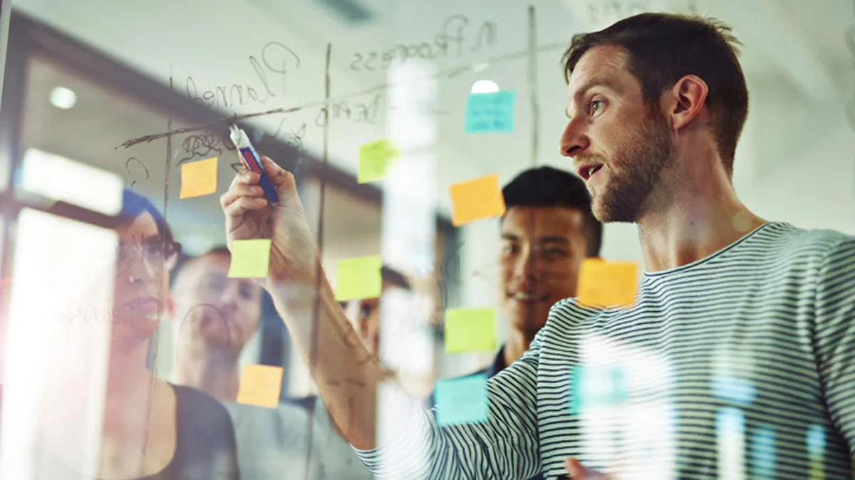 <strong>El espejismo del pleno empleo en la era de la inteligencia artificial</strong>